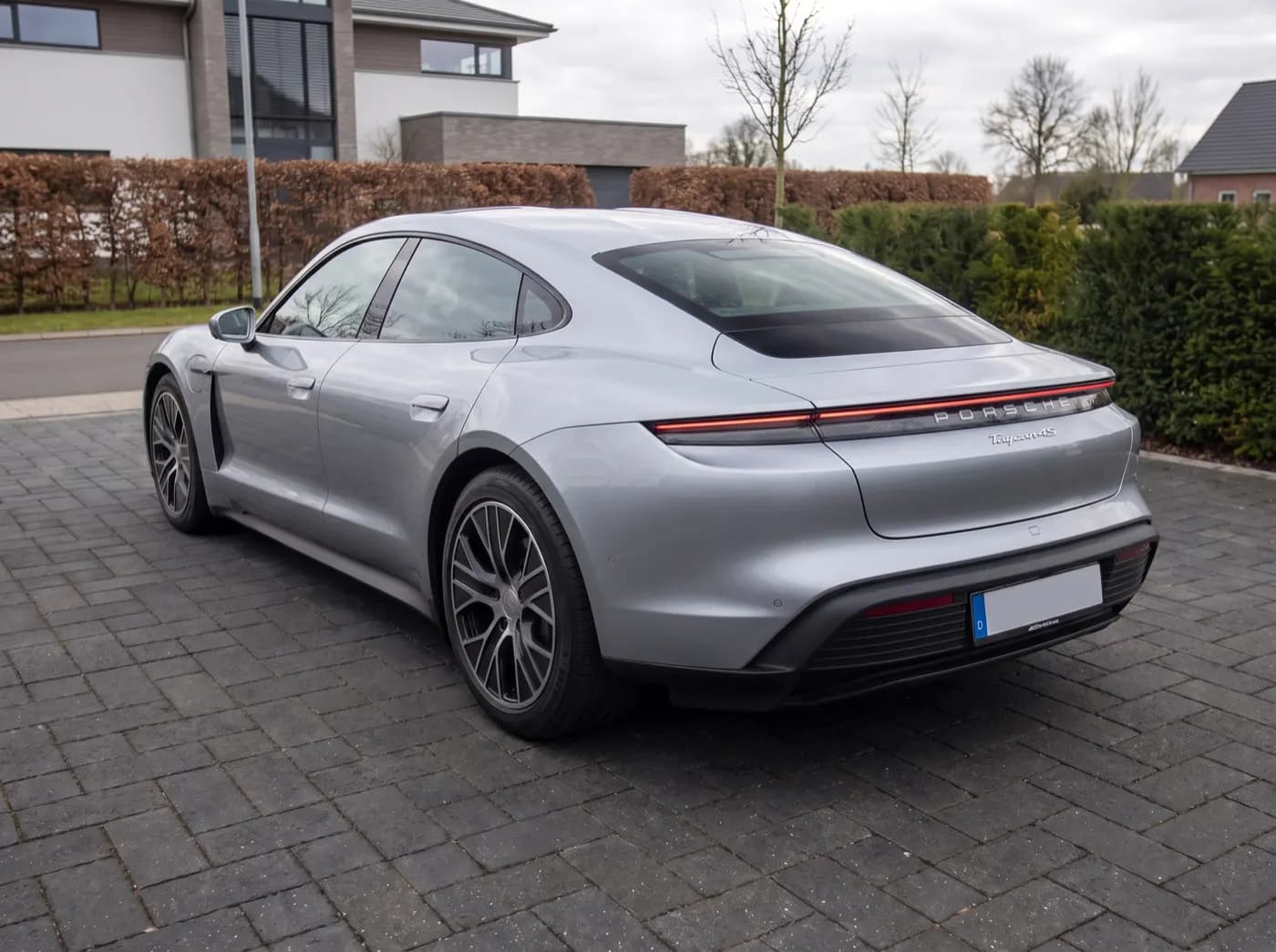 Guided capture β rear three-quarter